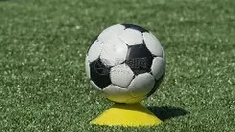 挪威欧预赛遭苏格兰翻盘，哈兰德赛后拒签拒绝合影遭球迷嘘声